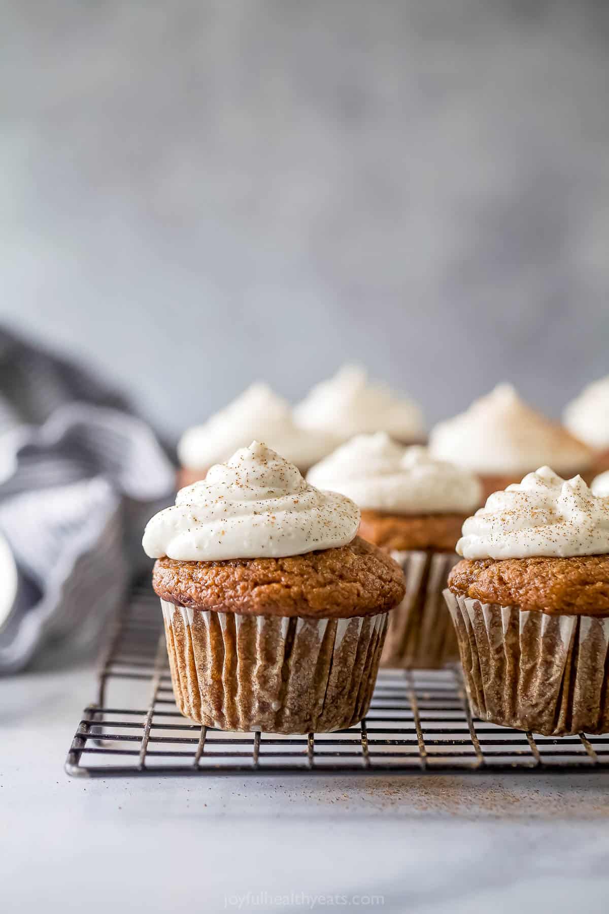These pumpkin spice cupcakes with cinnamon and a healthy cream cheese frosting are the perfect 35-minute fall treat. Pumpkin spice cupcakes with cream cheese frosting.