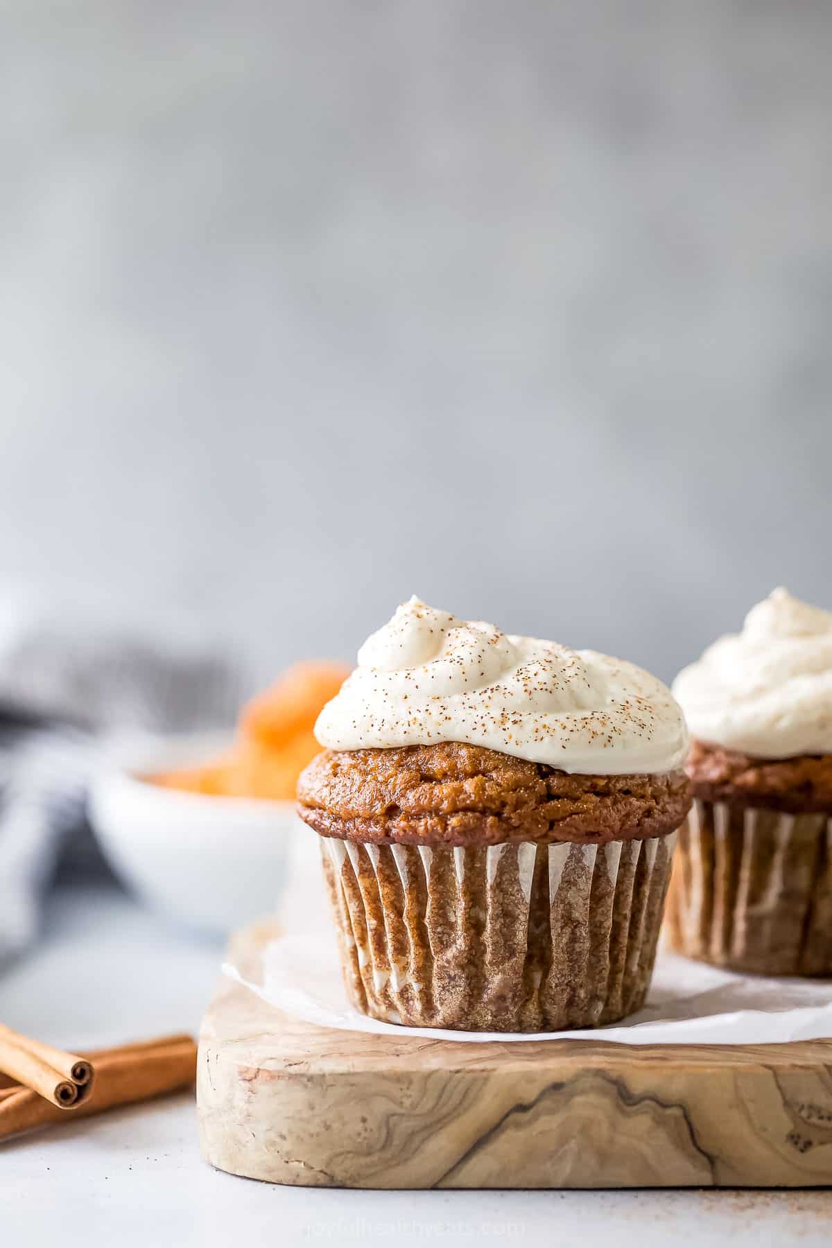 These pumpkin spice cupcakes with cinnamon and a healthy cream cheese frosting are the perfect 35-minute fall treat. A single cupcake with frosting.
