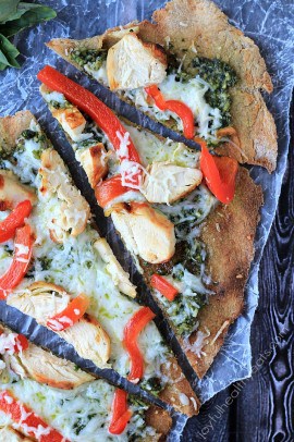 Spice up your pizza night with a Grilled Chicken Pesto Pizza, its the best way to eat pizza! | www.joyfulhealthyeats.com