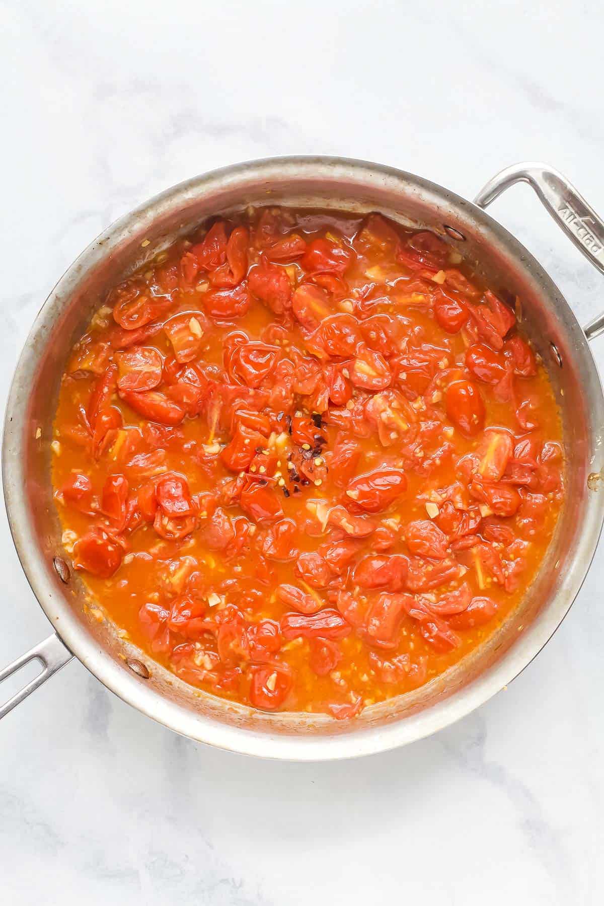 When you got this trusted pasta sauce recipe you will never buy a jar in the store again! Tomatoes, basil and lots of garlic make it delicious. Tomato Skillet Simming overhead View