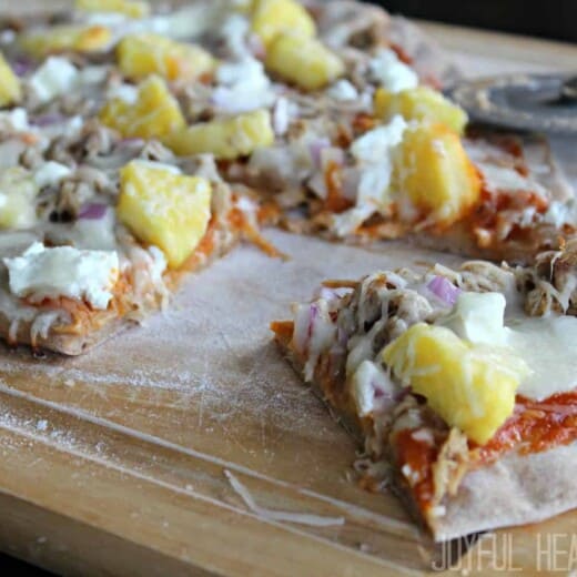 Hawaiian Pizza on the Grill #pizzaonthegrill #hawaiianrecipes