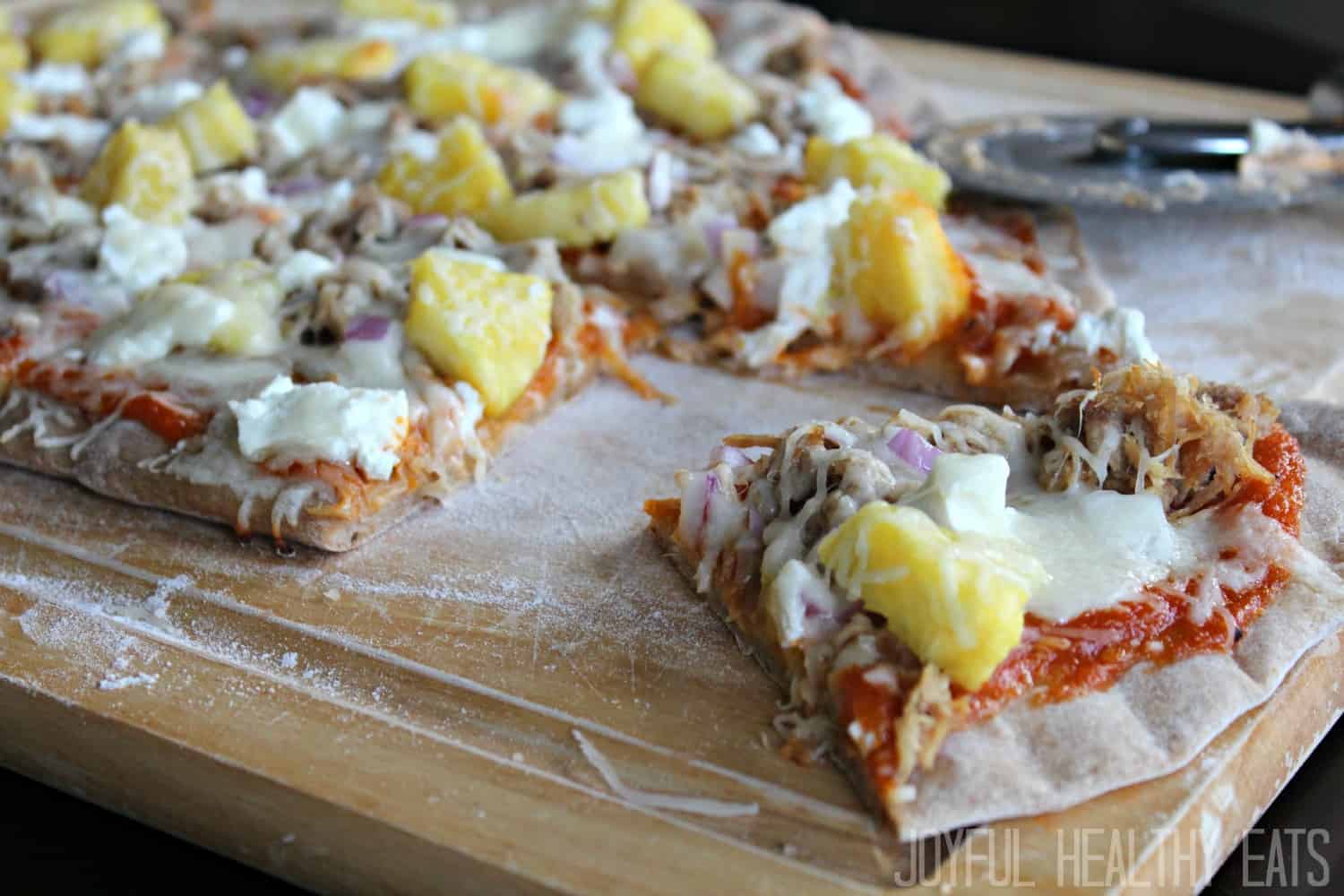 Hawaiian Pizza on the Grill #pizzaonthegrill #hawaiianrecipes