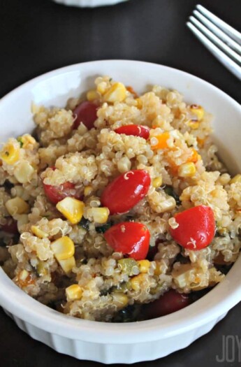 Southwest Quinoa Salad #quinoarecipes #quinoasalad