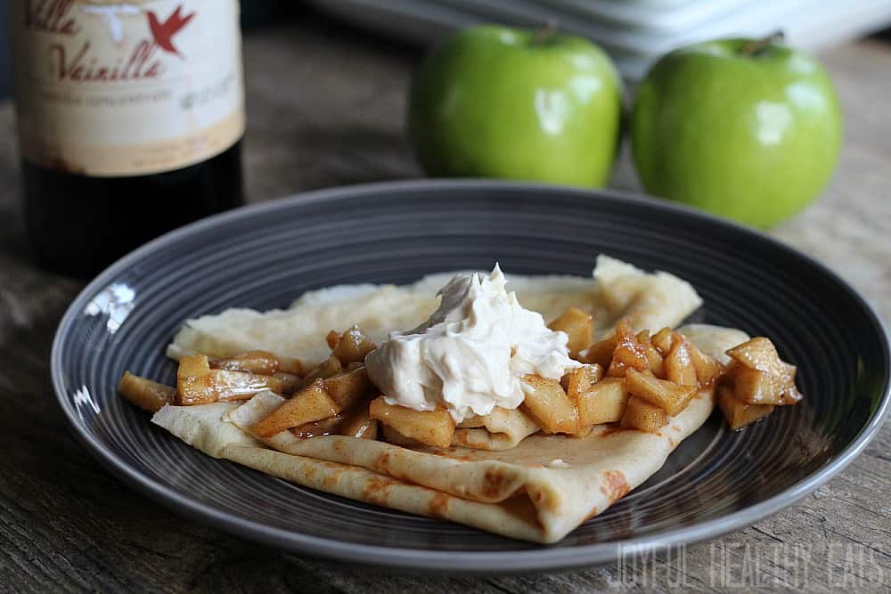 Apple Cinnamon Crepes with Maple Mascarpone #creperecipes #applecinnamon