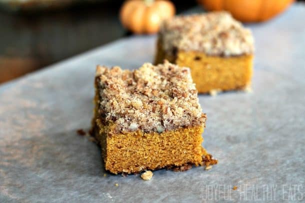 The Ultimate Thanksgiving Recipe Guide with all your favorite heavy hitters, Roasted Turkey, Lump Free Gravy, Homemade Dinner Rolls, and Pumpkin Pie. Come and get it! | www.joyfulhealthyeats.com