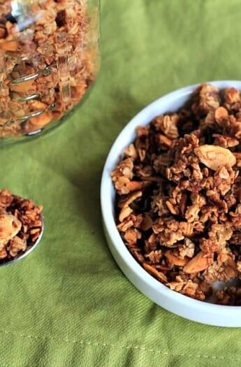 Homemade Almond Vanilla Granola #breakfast #granola #homemade #snack