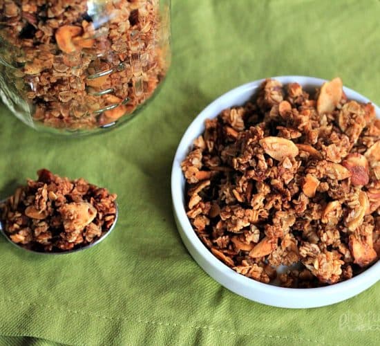 Homemade Almond Vanilla Granola #breakfast #granola #homemade #snack
