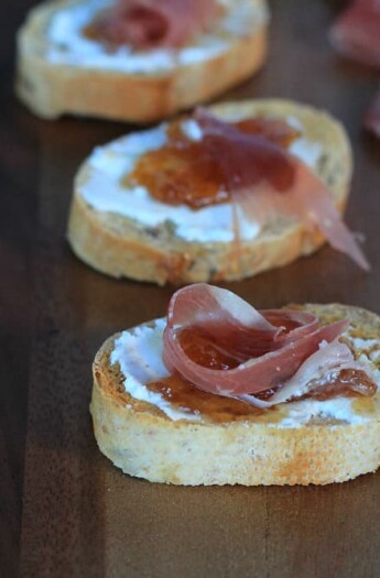 Proscuitto Fig Goat Cheese Crostini #appetizer #holiday #crostini #goatcheese #starter