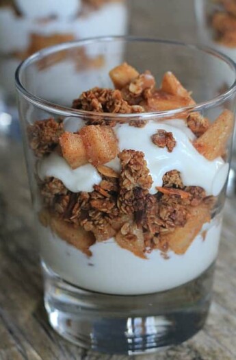 Apple Crisp Parfait #applecrisp #dessert #applepie #parfait #healthy