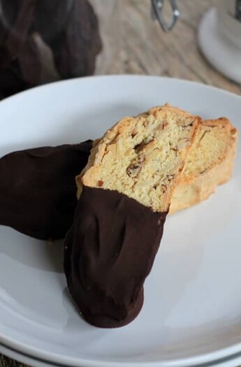 Dark Chocolate Almond Biscotti #cookie #dessert #breakfast #biscotti #almond #darkchocolate