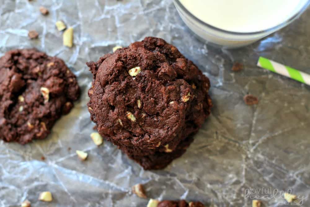 Mint Dark Chocolate Chip Cookies #christmascookies #darkchocolate #mint #cookies #recipes