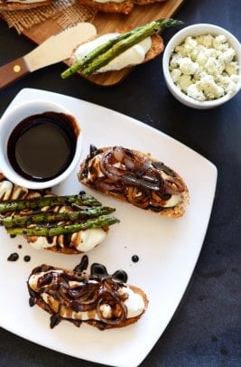 Whipped-Bleu-Cheese-Bites-with-Balsamic-Reduction-02_mini