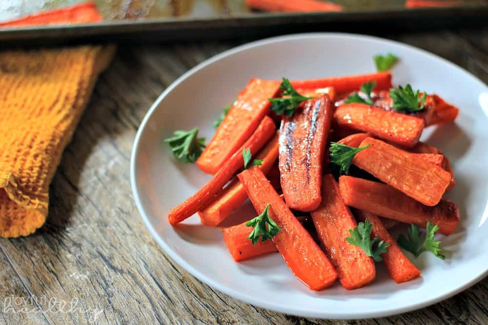 Honey Roasted Carrots #paleo #cleaneating #carrots #sidedishes #vegetables