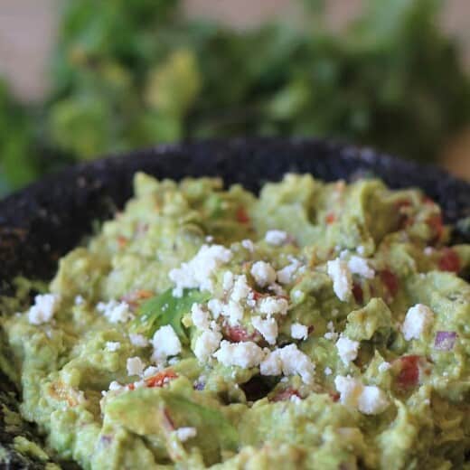 Spicy Roasted Tomato Guacamole #guacamole #appetizers #starter #spicy #roastedtomato #avocado #superbowl #mexicanfood