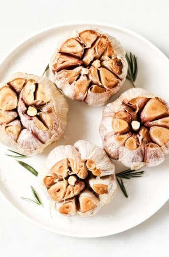 4 heads of roasted garlic on plate