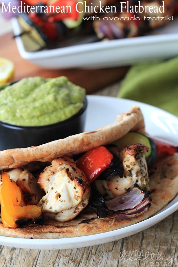 Mediterranean Chicken Flatbread with Avocado Tzatziki #Avocado #Chicken #Paleo #GlutenFree #Mediterranean #Flatbread