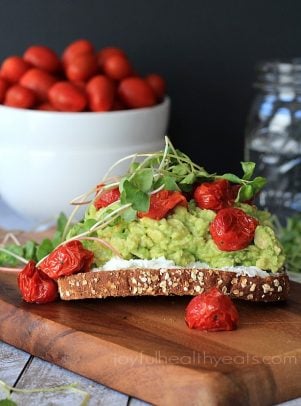 Mashed Avocado Goat Cheese Sandwich with Roasted Cherry Tomatoes #vegetarian #sandwich #recipes #healthy