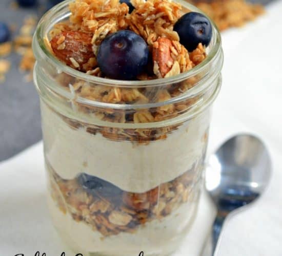 Salted Caramel Almond Granola | www.joyfulhealthyeats.com | #Healthy #Breakfast #Granola #Recipes #SaltedCaramel