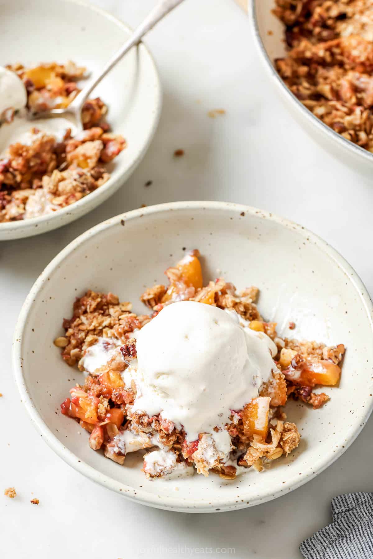 Crunch Oatmeal Pekan Charm. A simple summer sweet! Raspberry peach crisp bowl with vanilla ice cream