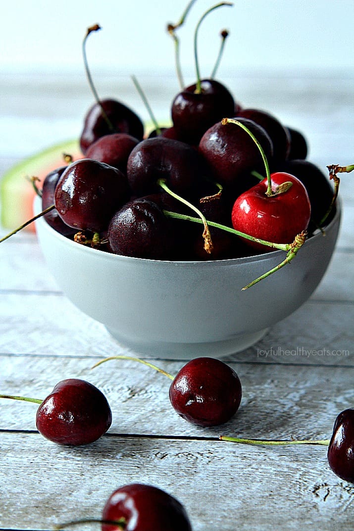 A bowl of fresh cherries