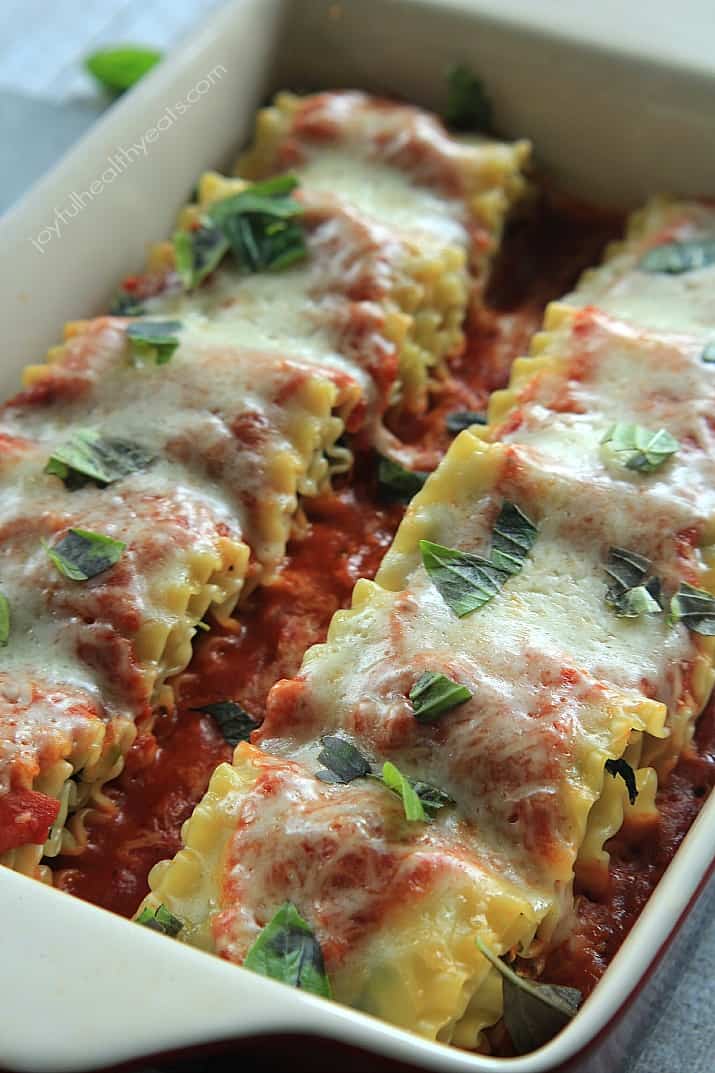 The Best and Healthiest Lasagna you will ever eat.. Skinny Vegetable Lasagna Rolls | www.joyfulhealthyeats #vegetarian