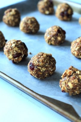 A healthy nutrient packed snack filled with fall flavors, No Bake Pumpkin Spice Energy Bites. | www.joyfulhealthyeats.com #ad #bh #fall #healthy #pumpkin