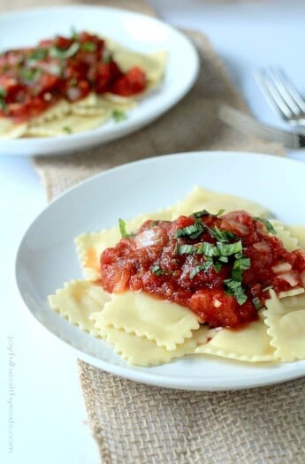 Four Cheese Ravioli with Homemade Marinara Sauce, absolutely delicious and 15 minutes to make! | www.joyfulhealthyeats.com