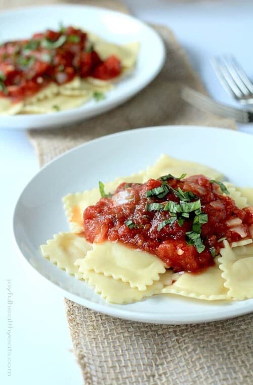 Four Cheese Ravioli with Homemade Marinara Sauce, absolutely delicious and 15 minutes to make! | www.joyfulhealthyeats.com