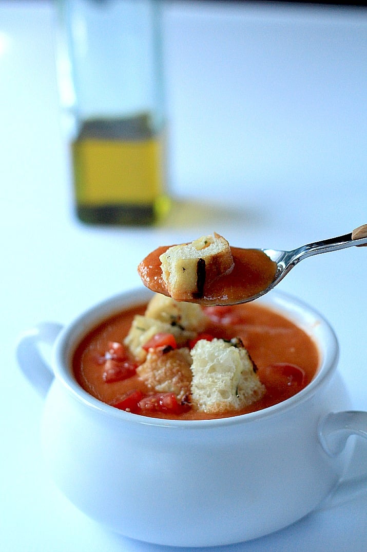 A hearty Tuscan Tomato Soup with Homemade Rosemary Garlic Croutons! | www.joyfulhealthyeats.com | #wintersoup #souprecipes #vegetarian #freezerfriendly