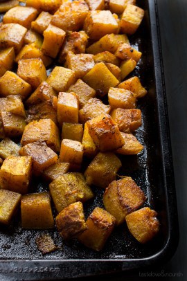 The Ultimate Thanksgiving Recipe Guide with all your favorite heavy hitters, Roasted Turkey, Lump Free Gravy, Homemade Dinner Rolls, and Pumpkin Pie. Come and get it! | www.joyfulhealthyeats.com