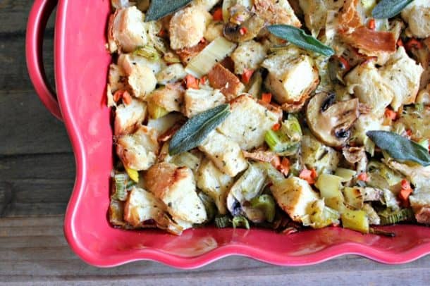 The Ultimate Thanksgiving Recipe Guide with all your favorite heavy hitters, Roasted Turkey, Lump Free Gravy, Homemade Dinner Rolls, and Pumpkin Pie. Come and get it! | www.joyfulhealthyeats.com