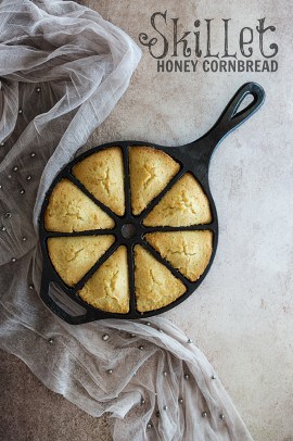 The Ultimate Thanksgiving Recipe Guide with all your favorite heavy hitters, Roasted Turkey, Lump Free Gravy, Homemade Dinner Rolls, and Pumpkin Pie. Come and get it! | www.joyfulhealthyeats.com