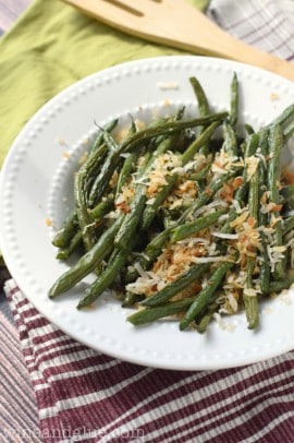 The Ultimate Thanksgiving Recipe Guide with all your favorite heavy hitters, Roasted Turkey, Lump Free Gravy, Homemade Dinner Rolls, and Pumpkin Pie. Come and get it! | www.joyfulhealthyeats.com