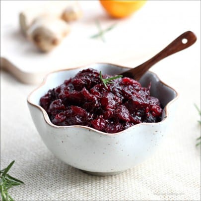 The Ultimate Thanksgiving Recipe Guide with all your favorite heavy hitters, Roasted Turkey, Lump Free Gravy, Homemade Dinner Rolls, and Pumpkin Pie. Come and get it! | www.joyfulhealthyeats.com