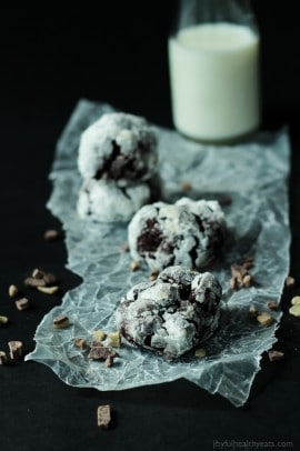Fresh mint flavor mixed with rich dark chocolate make this the BEST Chocolate Crackle Cookie ever and perfect for the holidays. | www.joyfulhealthyeats.com