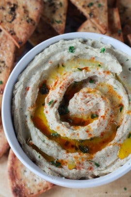 Roasted garlic and fresh basil make this White Bean Hummus to die for, great for a snack option or appetizer at the next party! | www.joyfulhealthyeats.com #recipes #eathealthy15