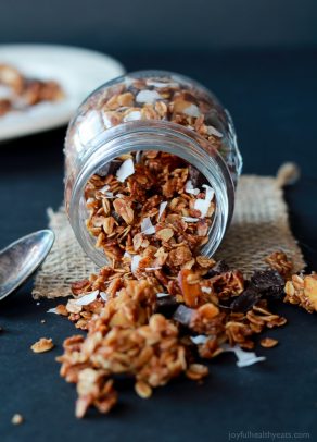 The Best Homemade Almond Joy Granola made in just 30 minutes! This stuff is like candy its so addicting. From the dark chocolate chunks, to the coconut flakes, and the cinnamon toasted granola. You need this recipe! | joyfulhealthyeats.com #recipes
