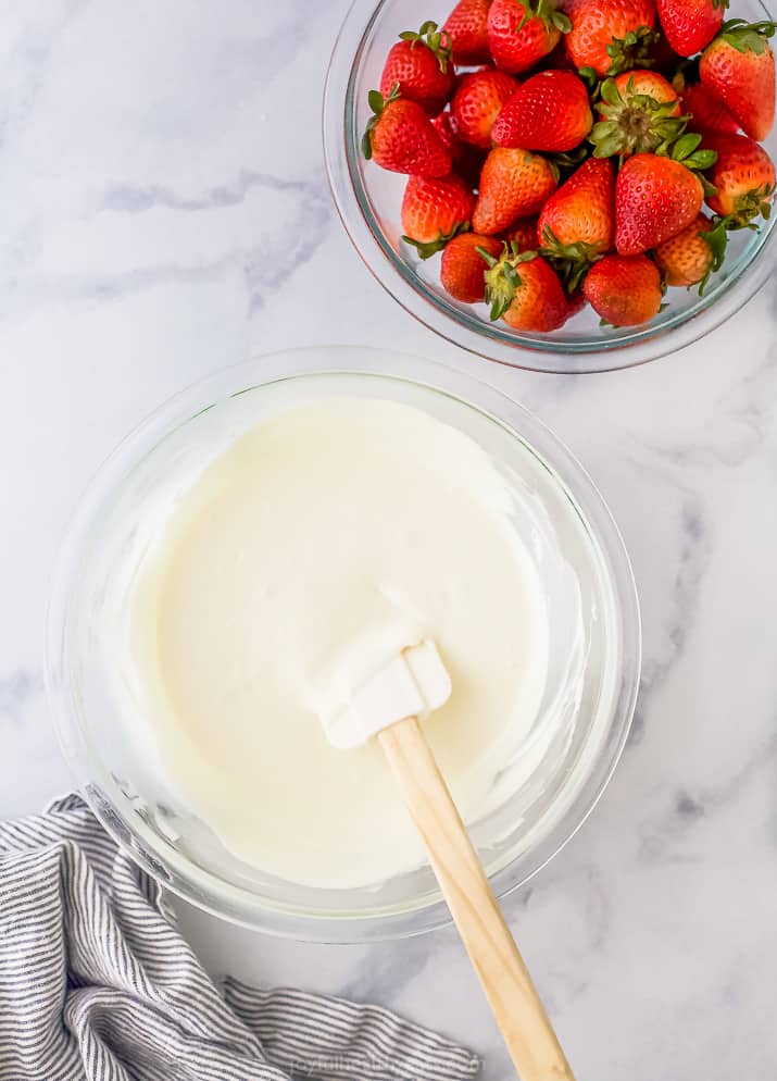 bowl with white chocolate and bowl with strawberries