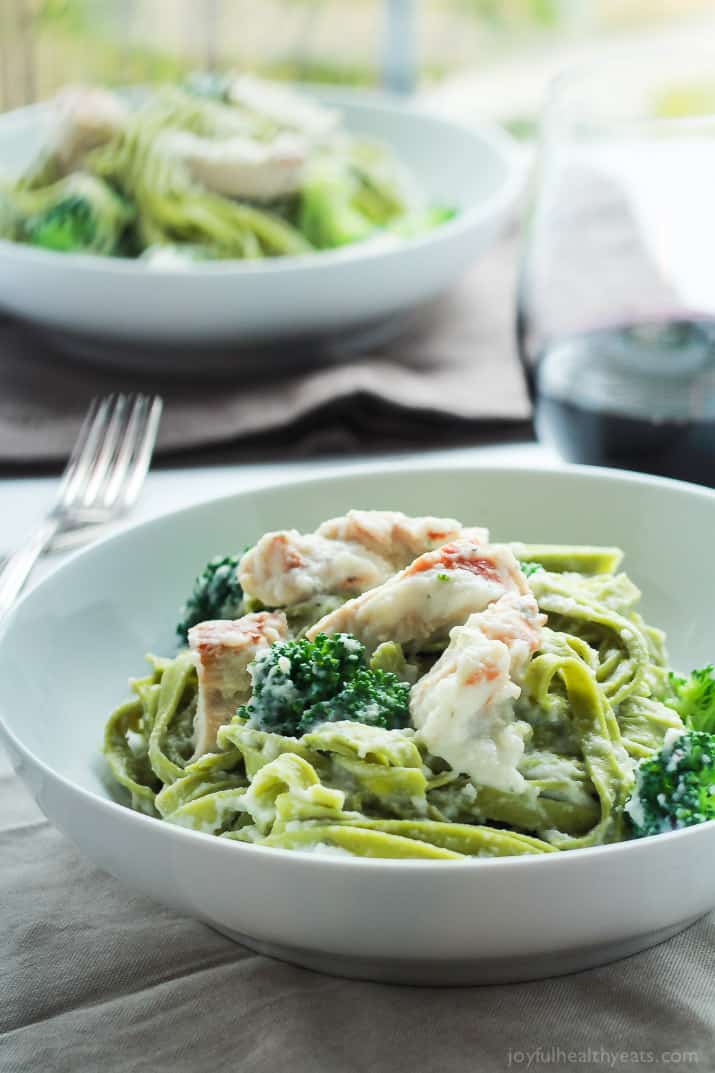 Skinny Chicken Alfredo Pasta made with Cauliflower Alfredo Sauce, Fresh Spinach Pasta, and Broccoli - all on the table in 30 minutes! YES please! | joyfulhealthyeats.com #recipes