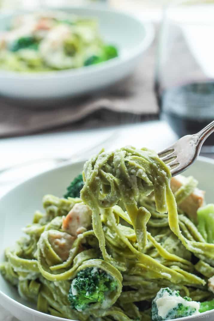 Skinny Chicken Alfredo Pasta made with Cauliflower Alfredo Sauce, Fresh Spinach Pasta, and Broccoli - all on the table in 30 minutes! YES please! | joyfulhealthyeats.com #recipes