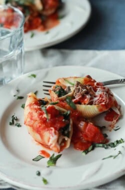 An easy Stuffed Shells recipe with ground beef, spinach, and mushrooms then topped with a homemade marinara sauce - all for only 223 calories per serving! | joyfulhealthyeats.com #recipes