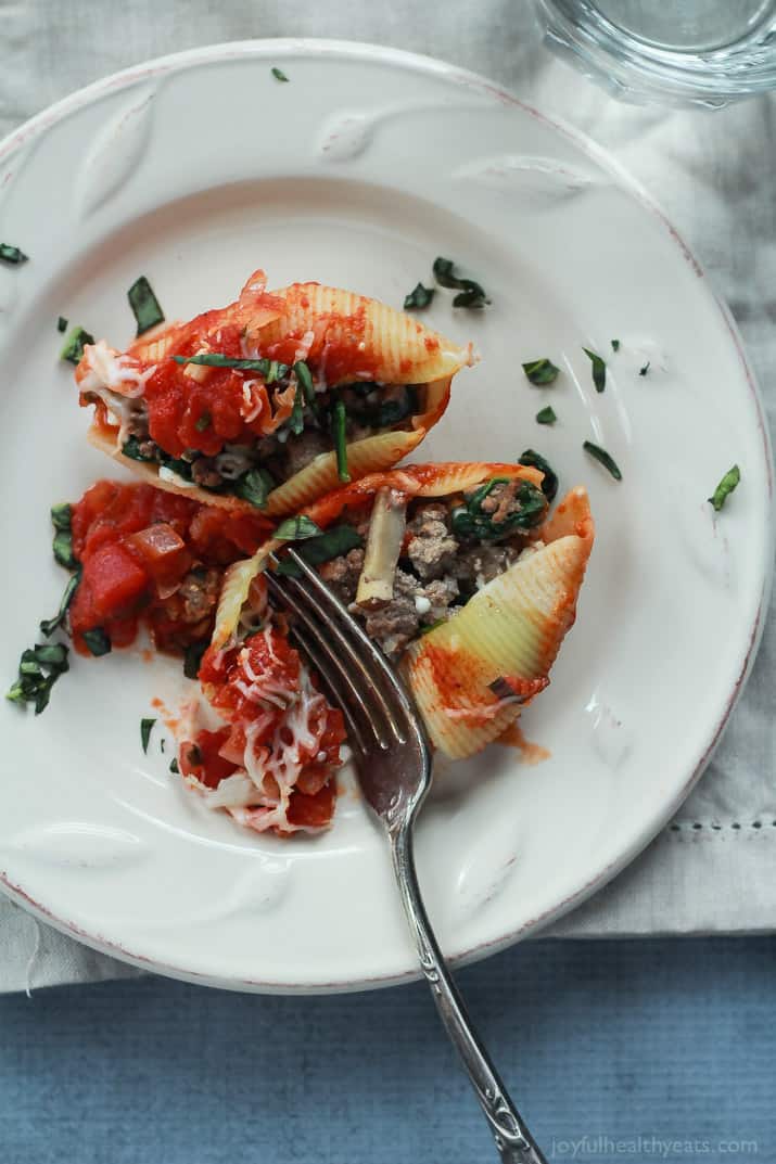 An easy Stuffed Shells recipe with ground beef, spinach, and mushrooms then topped with a homemade marinara sauce - all for only 223 calories per serving! | joyfulhealthyeats.com #recipes