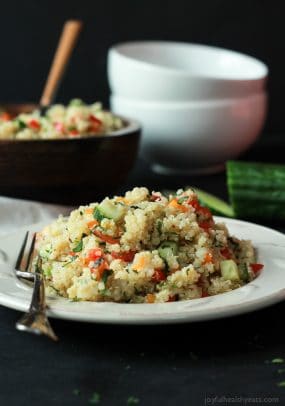 Quinoa Tabbouleh Salad an easy salad recipe that's done in 20 minutes; filled with fresh mint and parsley, fresh vegetables, and lemon juice. Light and low calorie, perfect for the summer! | joyfulhealthyeats.com #recipes #glutenfree Easy Dinner Recipes