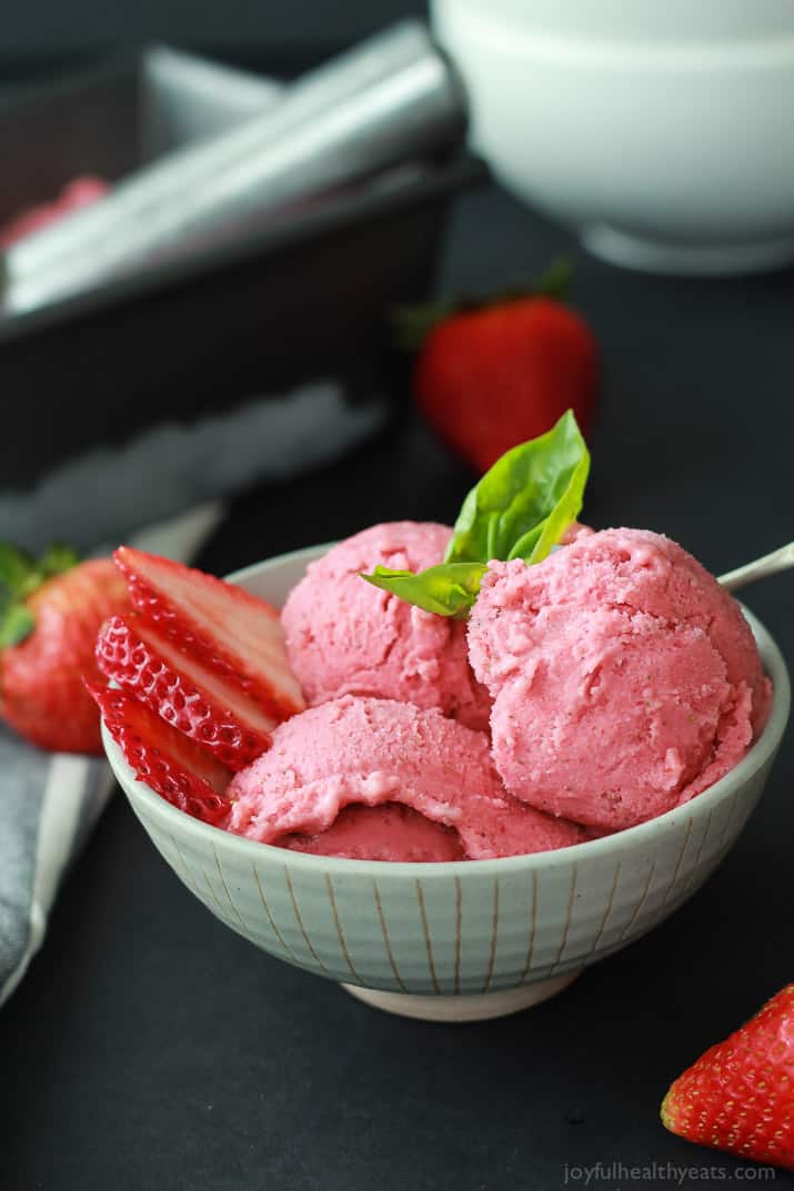 A 5-Minute Healthy Strawberry Basil Frozen Yogurt recipe perfect to cool you down in summer, made with only 5 ingredients and naturally sweetened! | joyfulhealthyeats.com #recipes