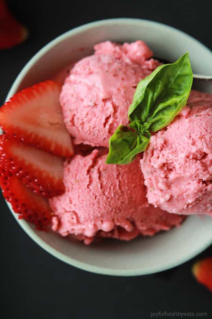 A 5-Minute Healthy Strawberry Basil Frozen Yogurt recipe perfect to cool you down in summer, made with only 5 ingredients and naturally sweetened! | joyfulhealthyeats.com #recipes