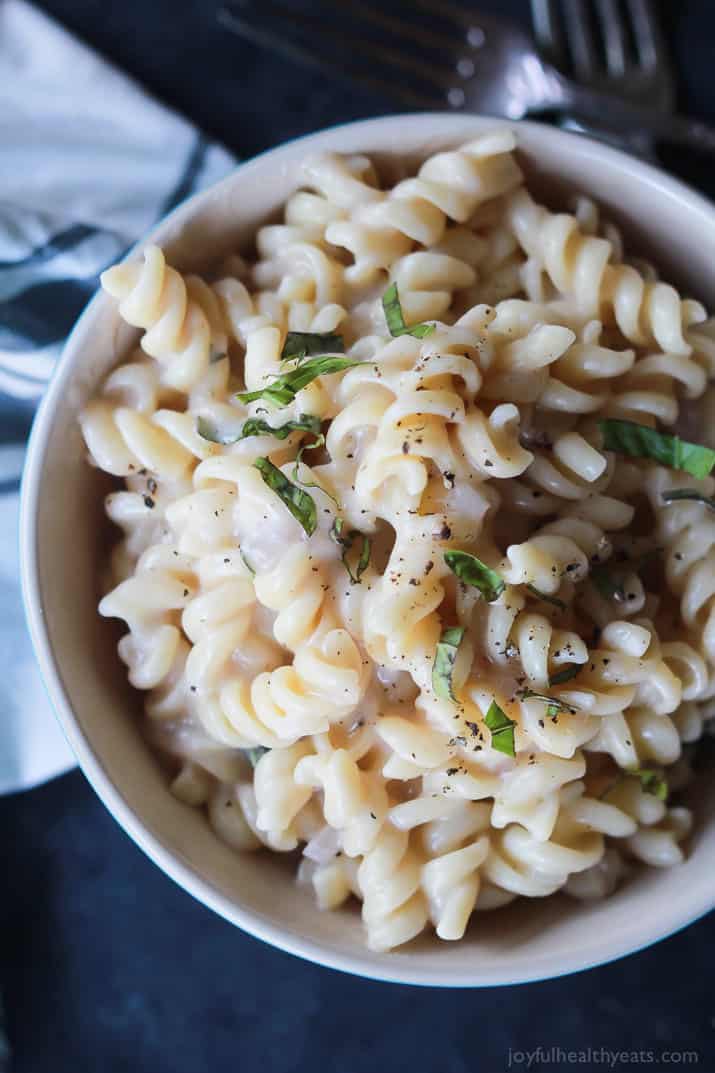 Sriracha Mac and Cheese, a classic amped up with spicy sriracha hot sauce and a few secret ingredients for a healthier comfort food version you'll love! | joyfulhealthyeats.com #recipes #lowcalorie 