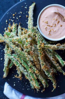 These Crispy Baked Green Bean Fries take only 15 minutes to make and are served with an incredible Creamy Sriracha Sauce for dipping! They are WAY better than regular fries and healthier for you too! | joyfulhealthyeats.com Easy Dinner Recipes