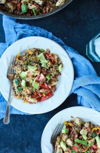 Healthy One Pot Mexican Quinoa Casserole - light, easy to make, packed with nutrients and flavor, and only 290 calories a serving! Everything is made all in the same pan, you'll love how easy this recipe is! | joyfulhealthyeats.com #glutenfree