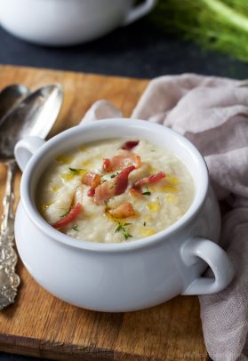 This creamy Roasted Fennel Cauliflower Soup will be the star of the fall! Packed with rich flavor then topped with chili infused oil and crispy bacon -only 156 calories a serving! | joyfulhealthyeats.com Easy Dinner Recipes