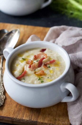 This creamy Roasted Fennel Cauliflower Soup will be the star of the fall! Packed with rich flavor then topped with chili infused oil and crispy bacon -only 156 calories a serving! | joyfulhealthyeats.com Easy Dinner Recipes